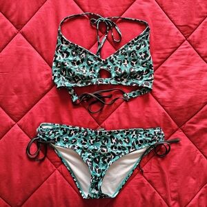 Hurley two-piece swimsuit! Size Large